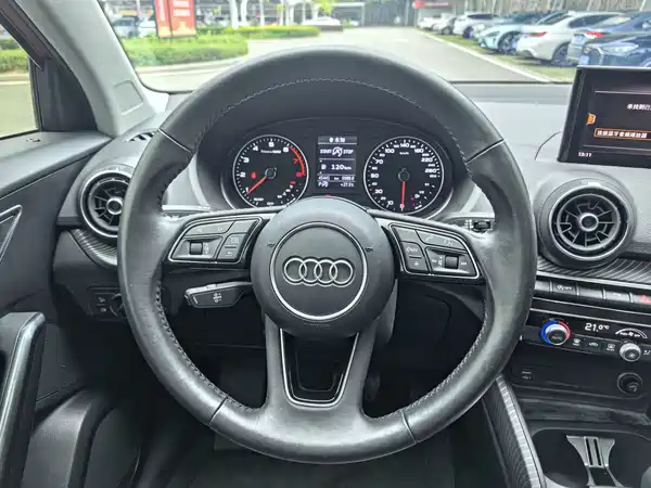Audi Q2L 2021