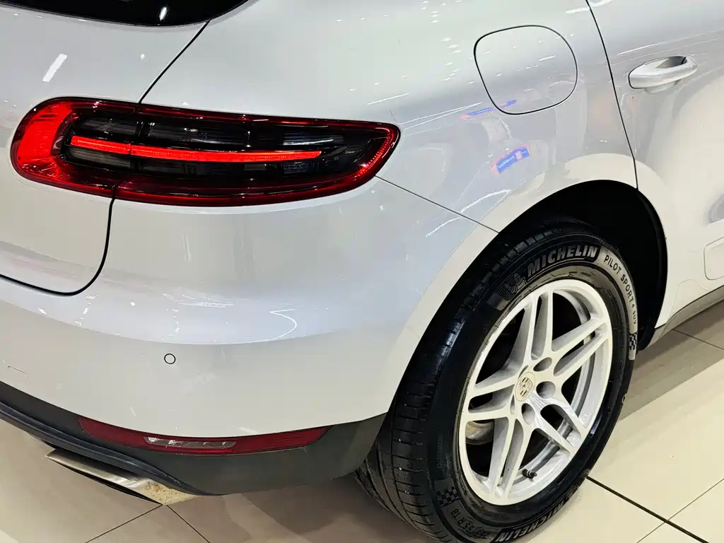 Porsche Macan 2018 — фото 13