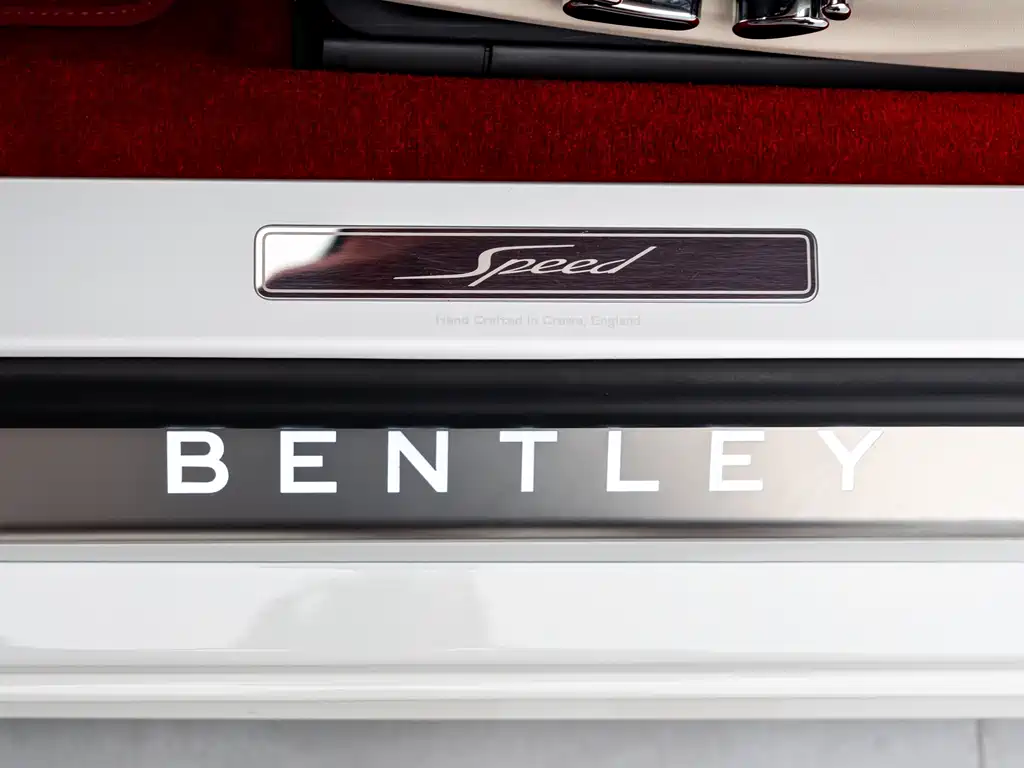 Bentley Continental PHEV 2025 — фото 17