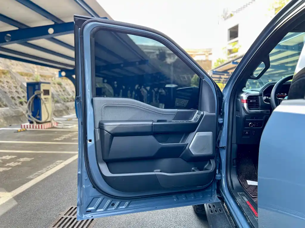 Ford F-150 Raptor 2023 — фото 19