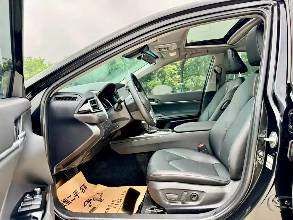 Toyota Camry 2023 — фото 11