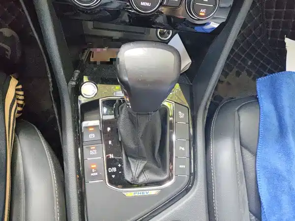 Volkswagen Tiguan L Plug-In Hybrid 2020