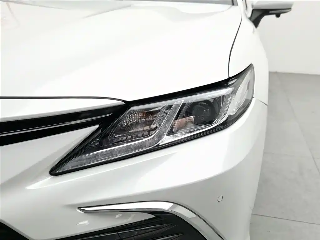 Toyota Camry 2023 — фото 7