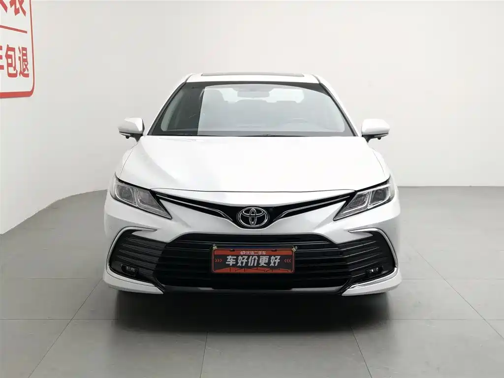 Toyota Camry 2023 — фото 3