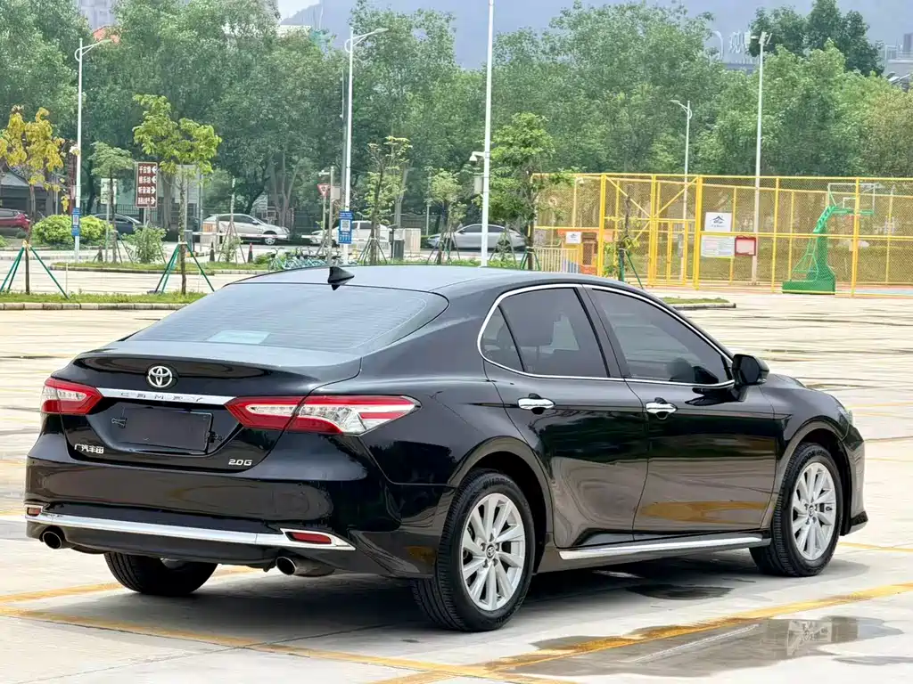 Toyota Camry 2023 — фото 5