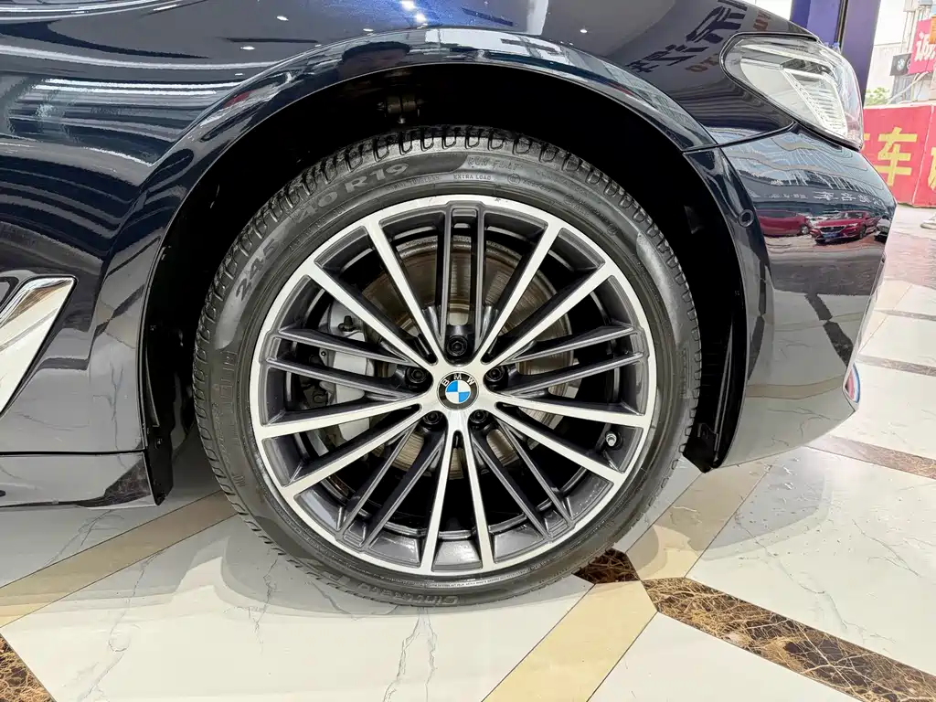 BMW 5 Series 2021 — фото 15