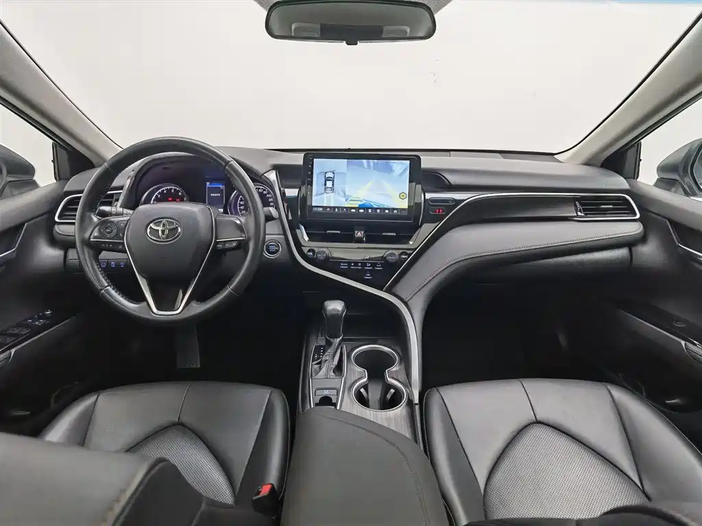 Toyota Camry 2023 — фото 5