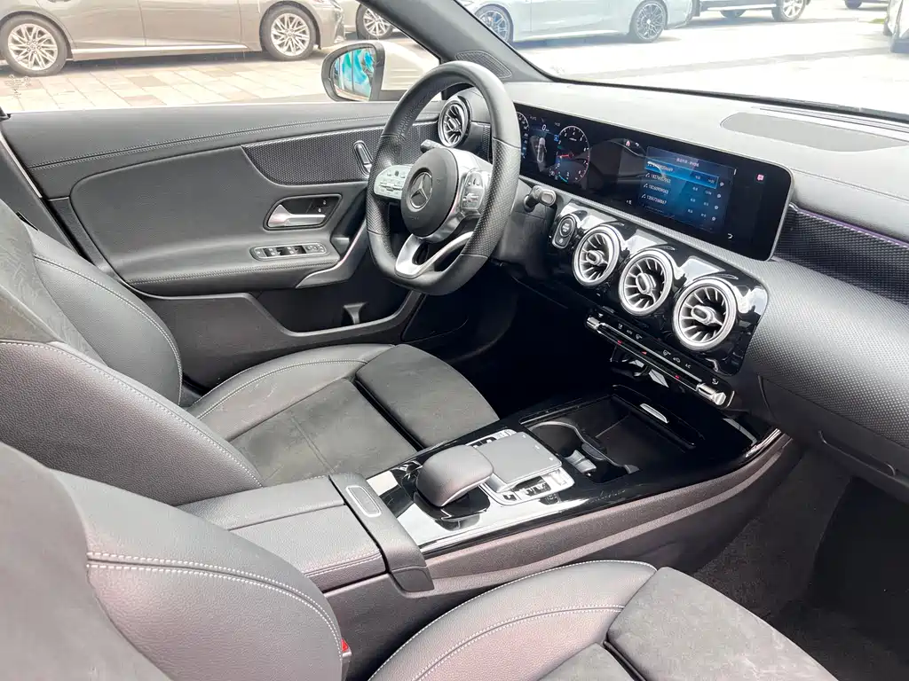 Mercedes-Benz A-Class 2020 — фото 12