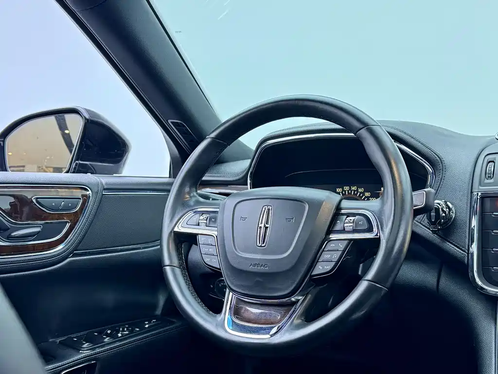 Lincoln Continental 2019 — фото 11