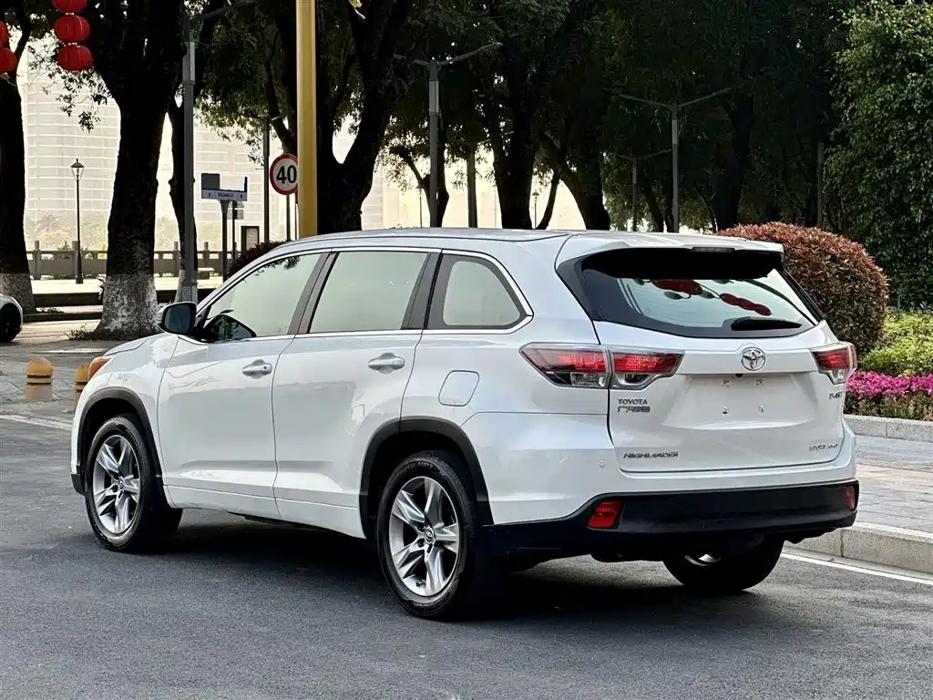 Toyota Highlander 2015 — фото 4