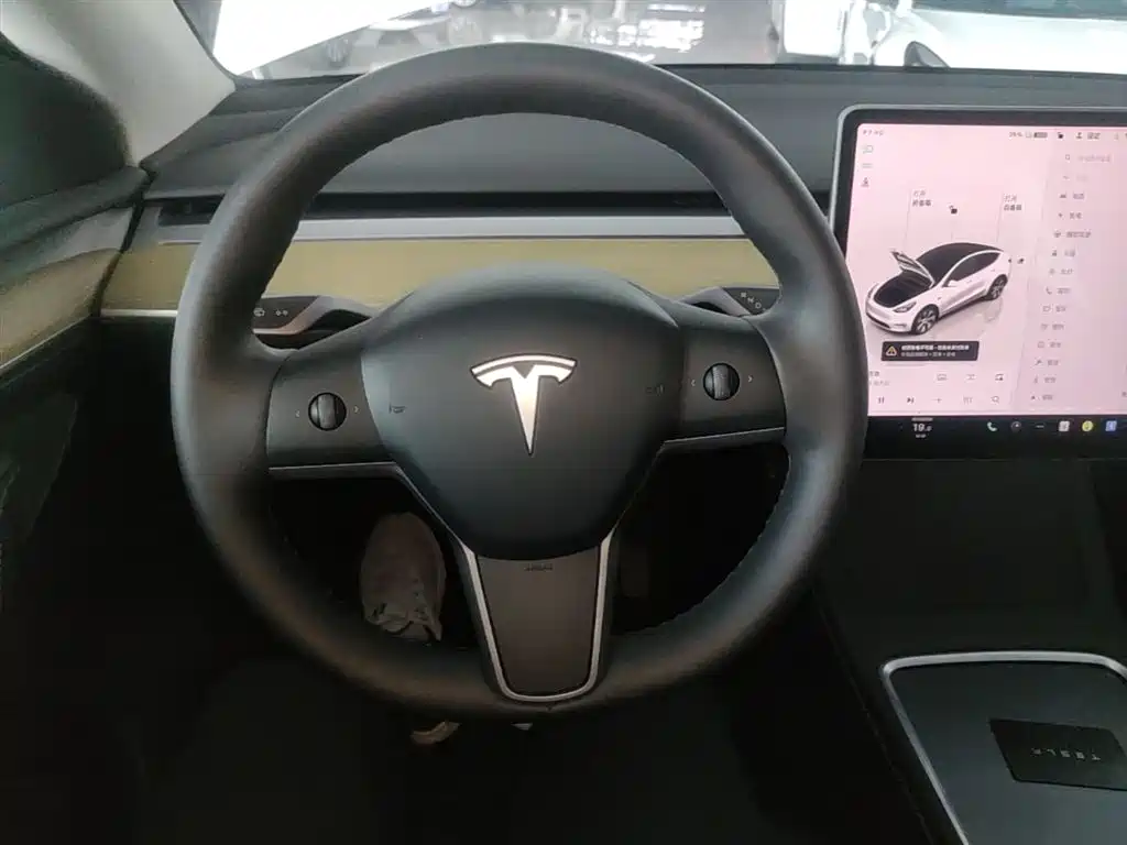 Tesla Model Y 2023 — фото 11