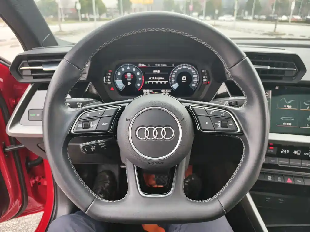 Audi A3 2023 — фото 18