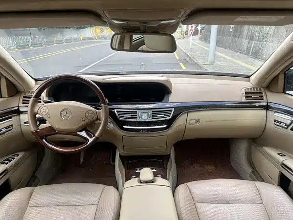 Mercedes-Benz S-Class 2012