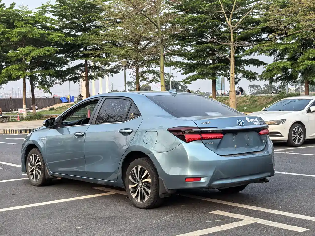 Toyota Corolla 2017 — фото 7