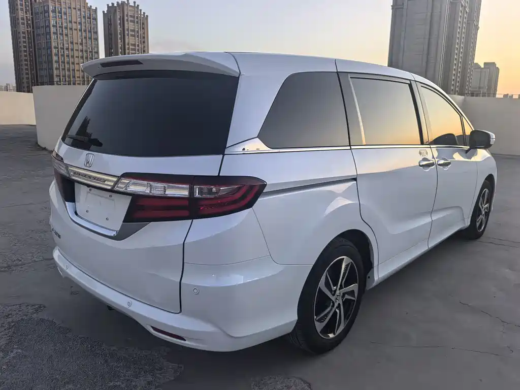 Honda Odyssey 2018 — фото 6