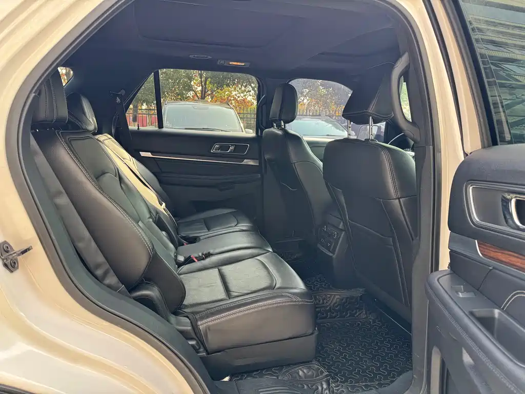 Ford Explorer 2019 — фото 15