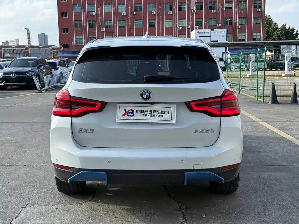 BMW iX3 2021 — фото 7
