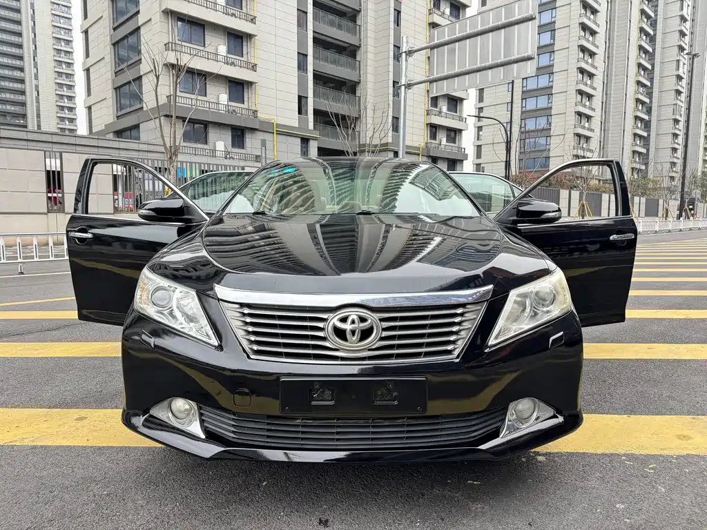 Toyota Camry 2012 — фото 1