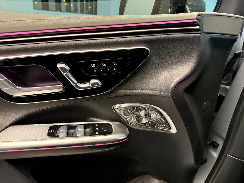 Mercedes-Benz EQE SUV 2023 — фото 9