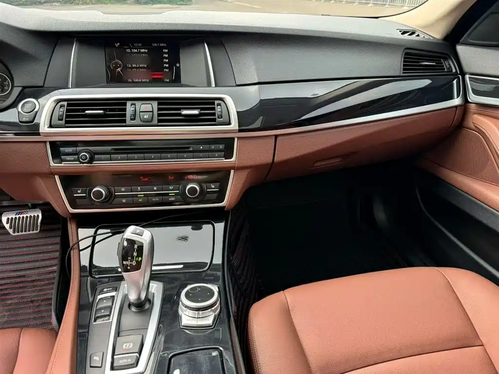 BMW 5 Series 2016 — фото 25
