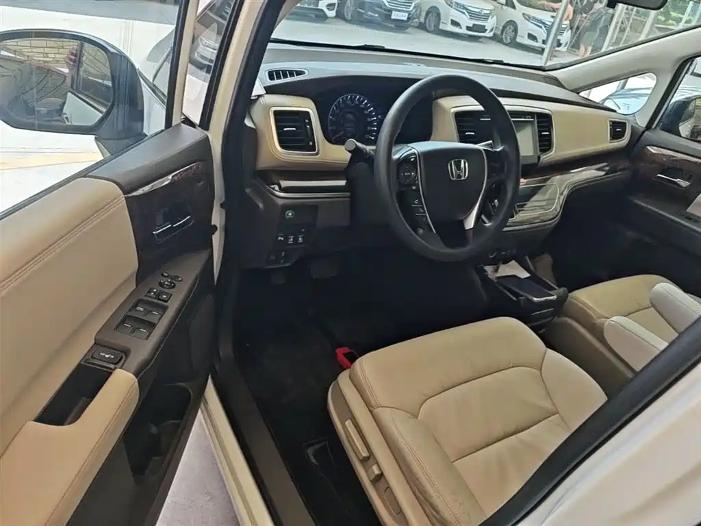 Honda Odyssey 2017 — фото 16