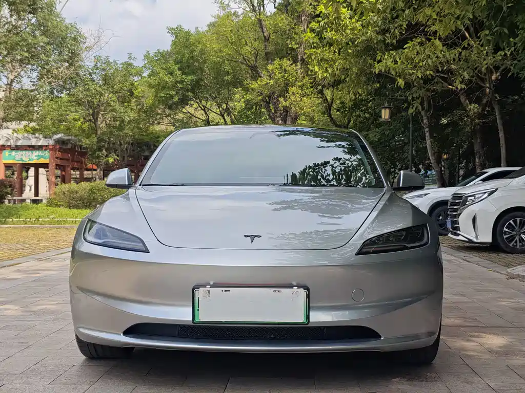 Tesla Model 3 2025 — фото 2