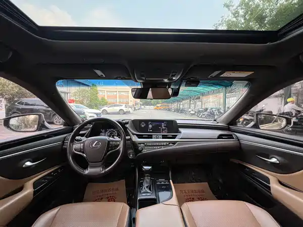 Lexus ES 2018