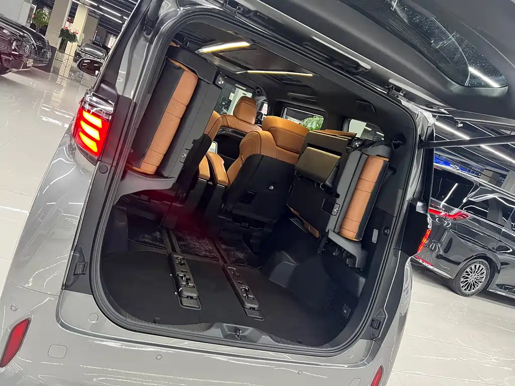 Toyota Alphard 2023 — фото 8