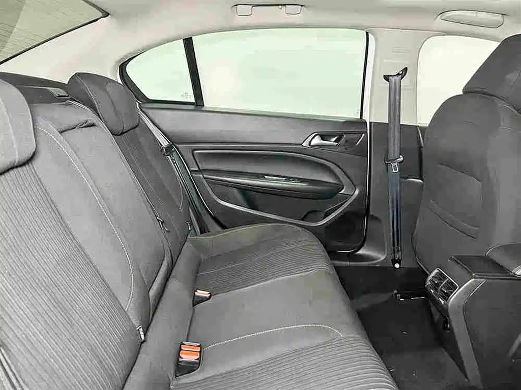Peugeot 408 2016