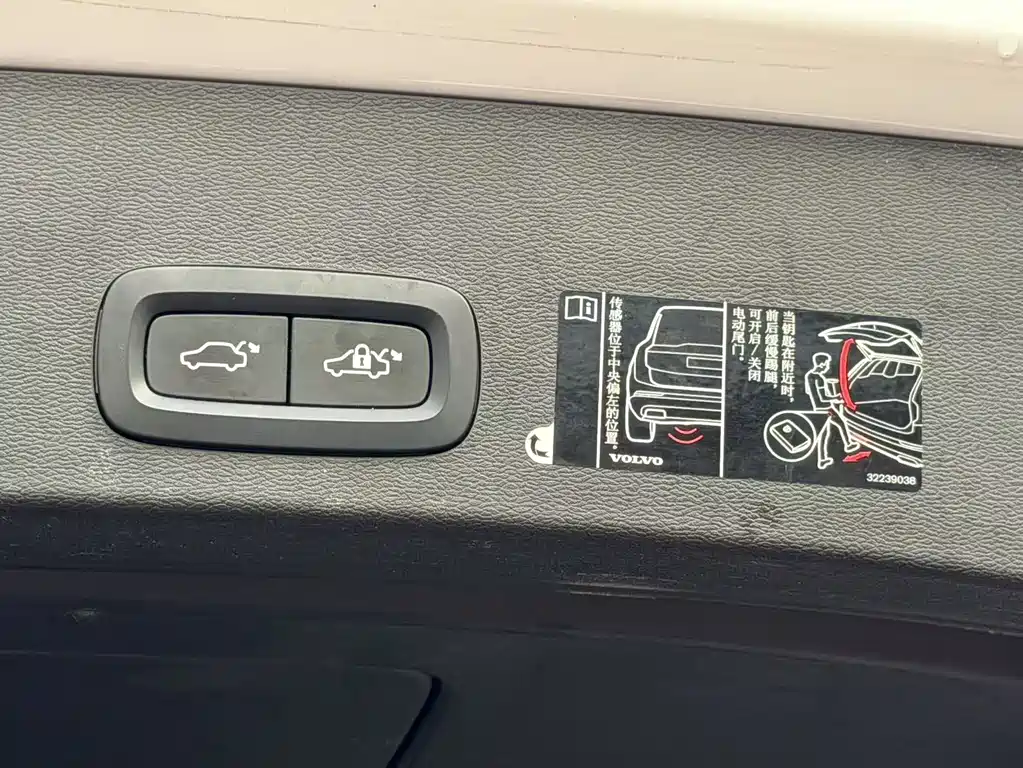Volvo XC40 2020 — фото 10