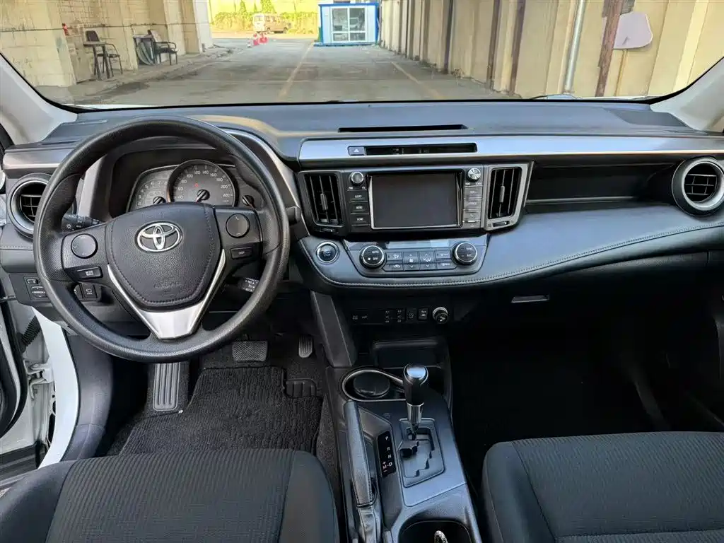 Toyota RAV4 2016 — фото 10