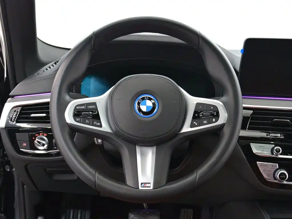 BMW 5 Series New Energy 2022 — фото 15