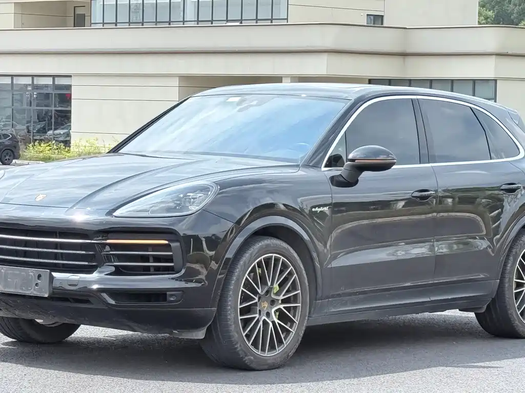 Porsche Cayenne Hybrid 2021
