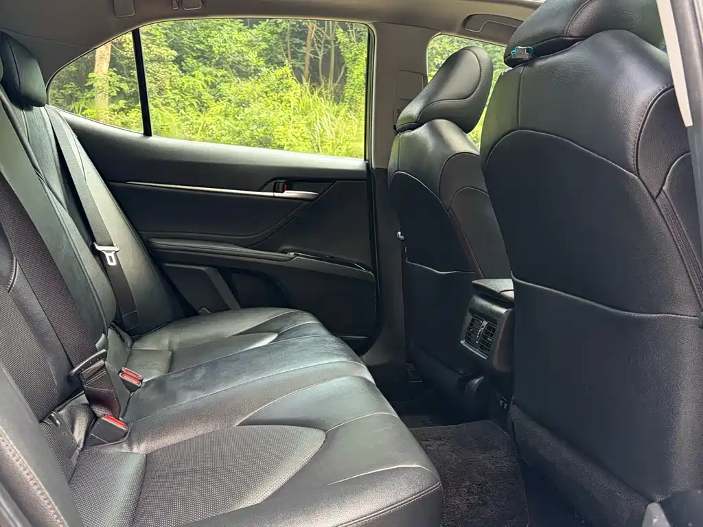 Toyota Camry 2018 — фото 13