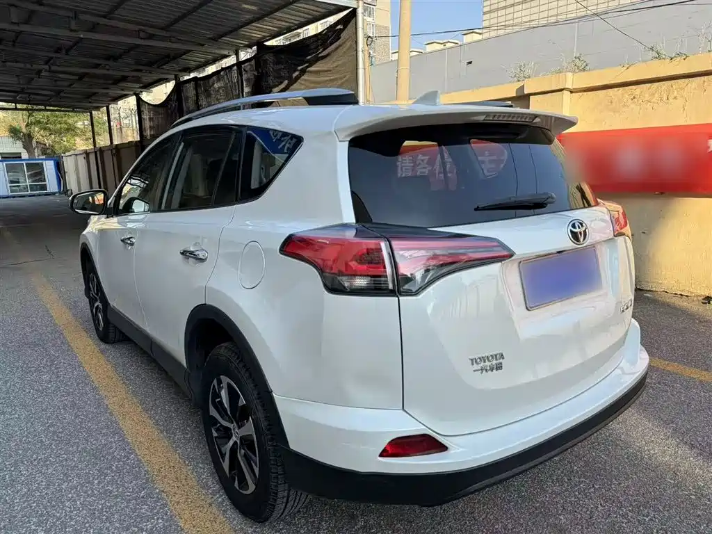 Toyota RAV4 2016 — фото 6