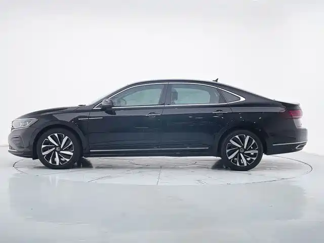 Volkswagen Passat 2022 — фото 3