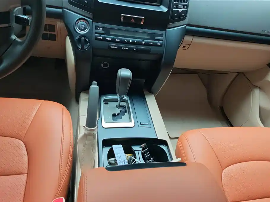 Toyota Land Cruiser 2015 — фото 16
