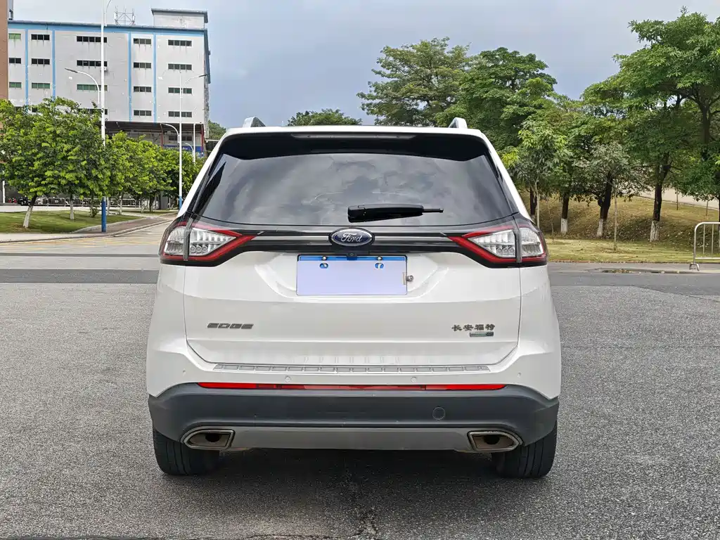 Ford Edge 2016 — фото 15