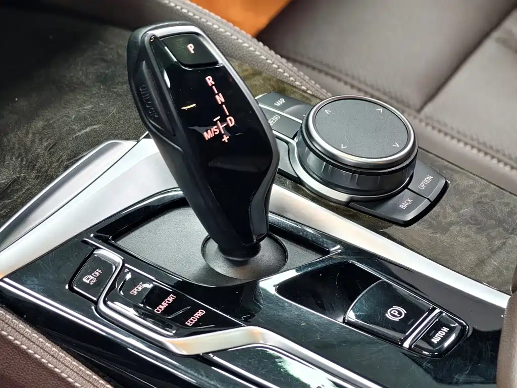 BMW 5 Series 2023 — фото 10