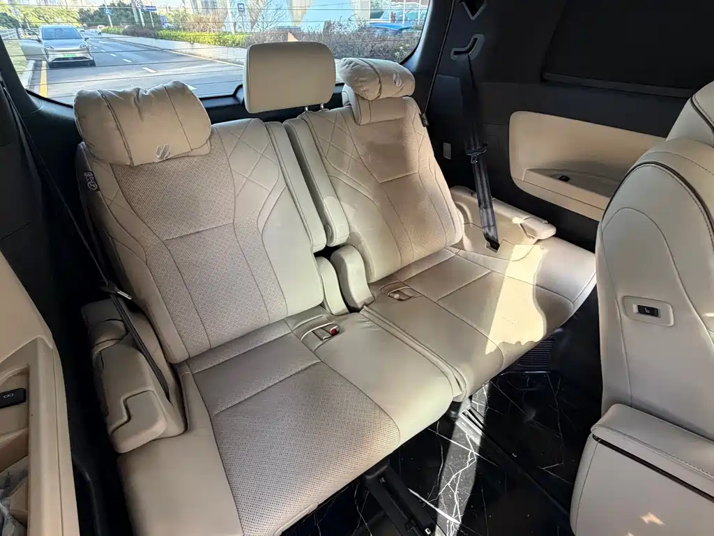 Toyota Alphard 2024 — фото 10