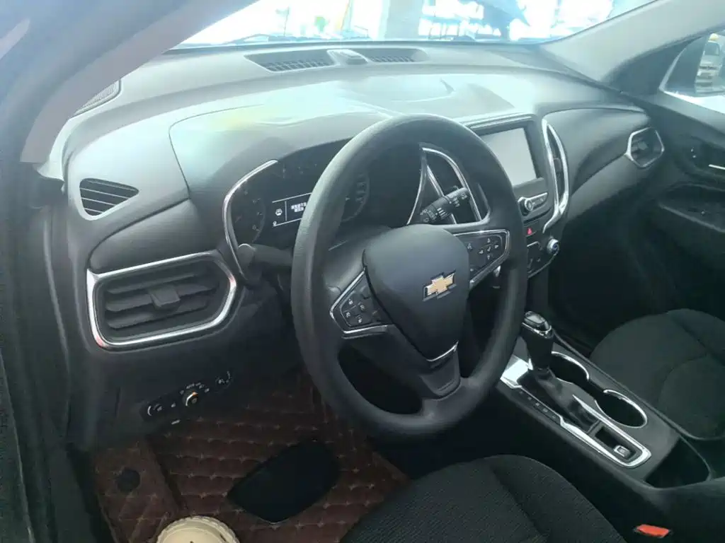 Chevrolet Equinox 2017 — фото 10