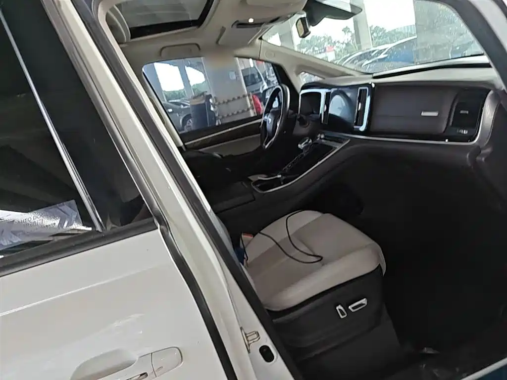 GAC Motor Trumpchi M8 2022 — фото 25