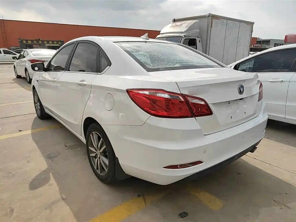 Changan Eado 2018 — фото 5