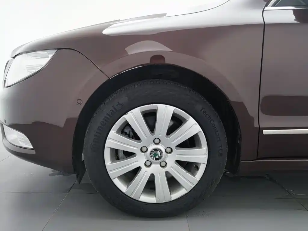 Skoda Superb 2012 — фото 17