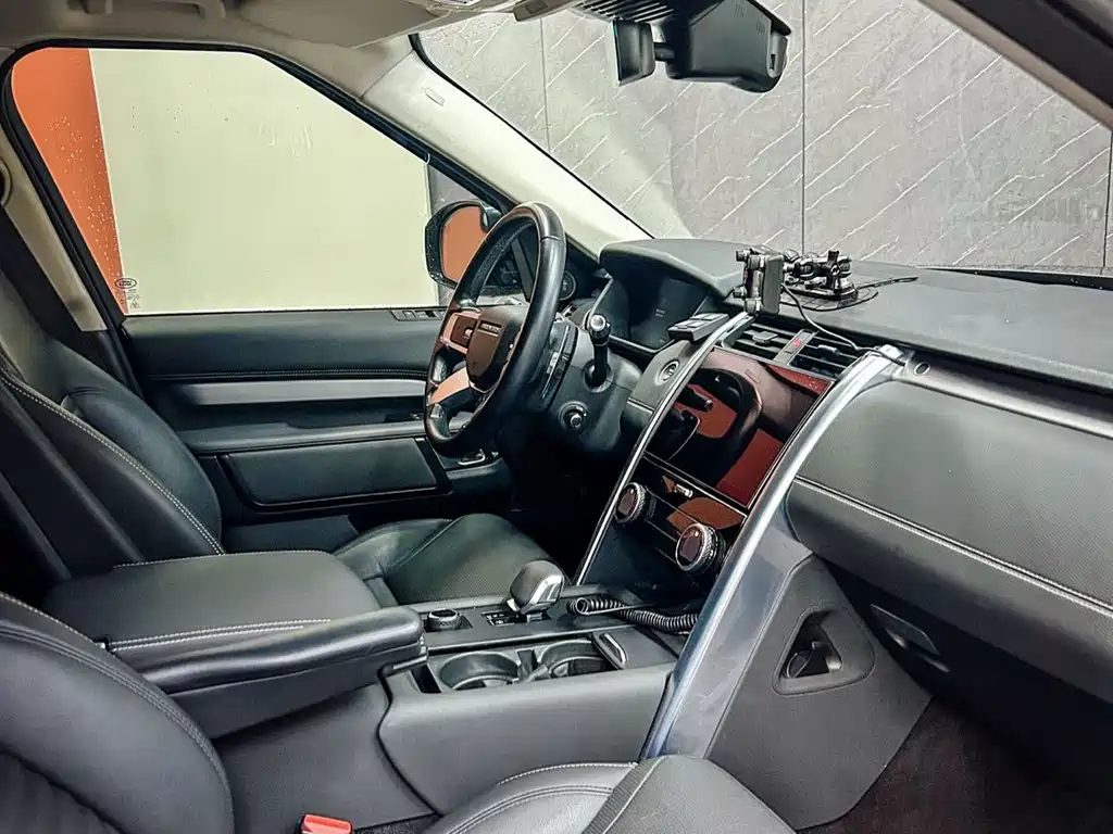 Land Rover Discovery 2022