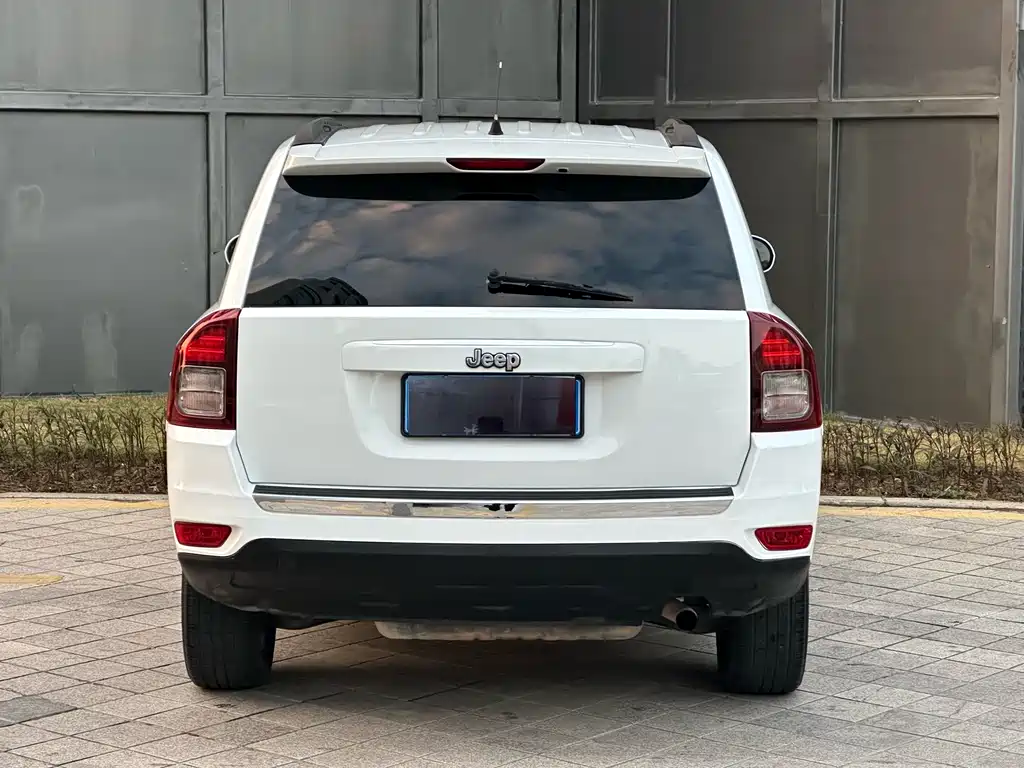 Jeep Compass 2015 — фото 10