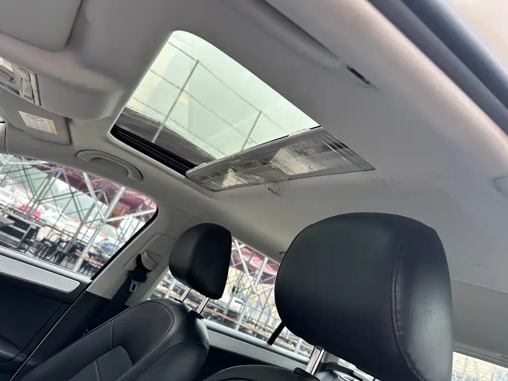 Skoda Rapid Spaceback 2015 — фото 11