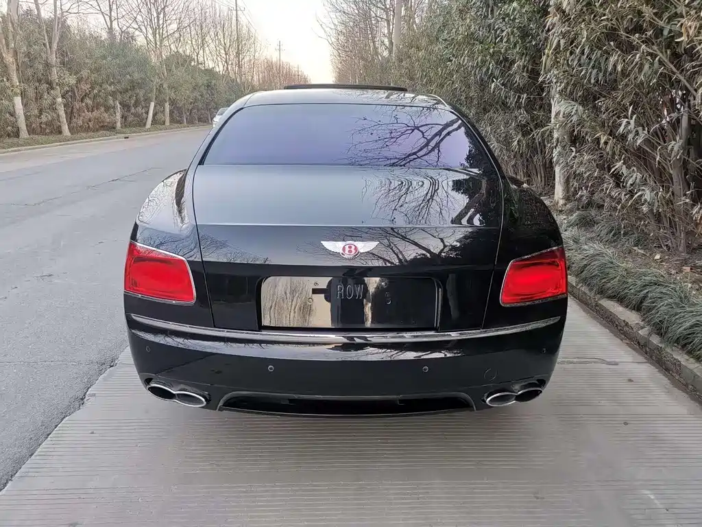 Bentley Flying Spur 2017 — фото 10