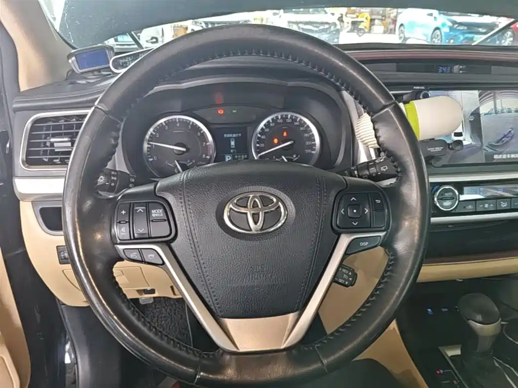 Toyota Highlander 2015 — фото 11
