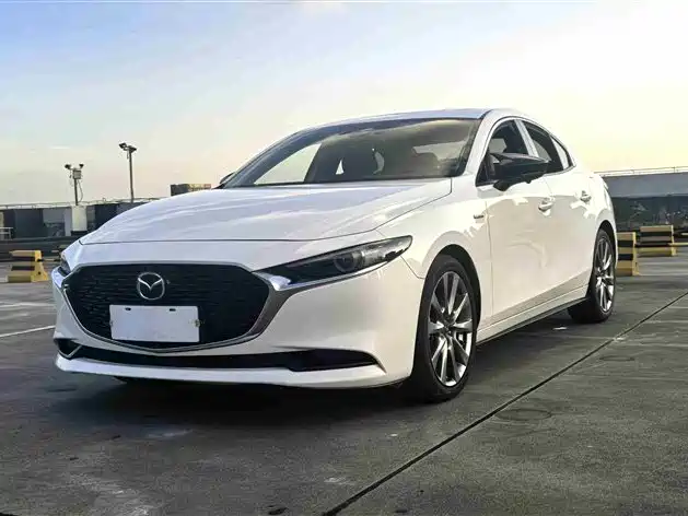 Mazda 3 Axela 2021 — фото 1